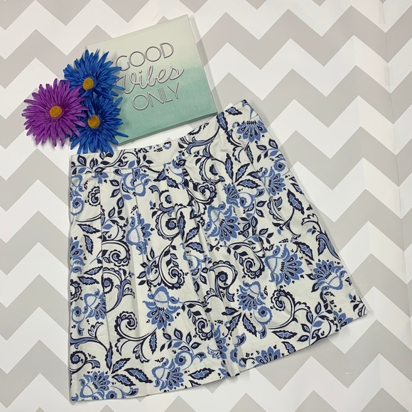LOFT Dresses & Skirts - LOFT  Blue & White Floral Box Pleated Skirt Sz 6